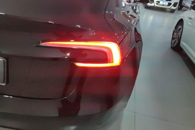 Used Tesla Model 3 2025 Model Revised Rear-Wheel-Drive Version Right Rear Taillight