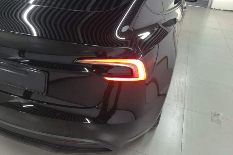 Used Tesla Model 3 2025 Model Revised Rear-Wheel-Drive Version Right Rear Taillight