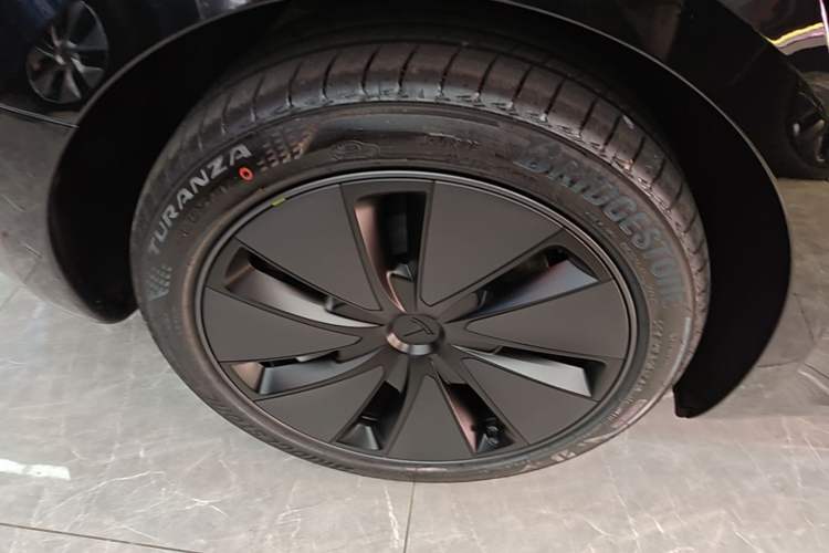 Used Tesla Model 3 2025 Model Revised Rear-Wheel-Drive Version Right Rear Wheel Hub