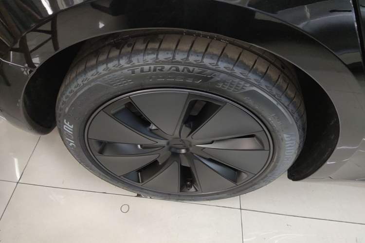 Used Tesla Model 3 2025 Model Revised Rear-Wheel-Drive Version Right Rear Wheel Hub