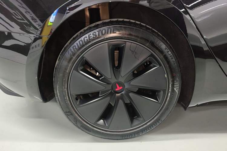 Used Tesla Model 3 2025 Model Long-Range Rear-Wheel-Drive Version Right Rear Wheel Hub