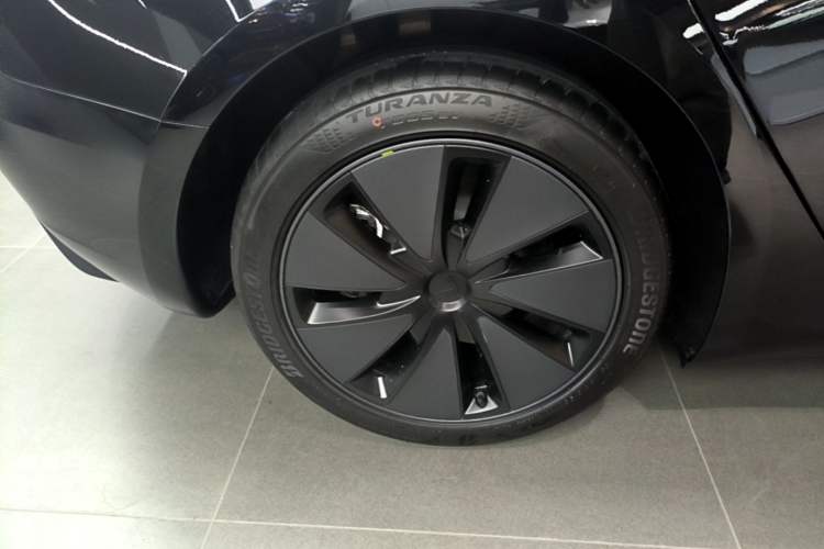 Used Tesla Model 3 2025 Model Revised Rear-Wheel-Drive Version Right Rear Wheel Hub