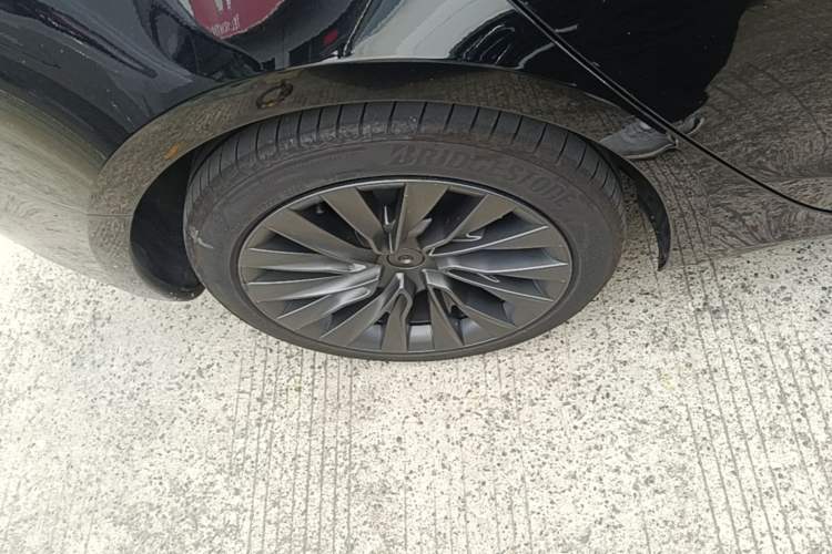 Used Tesla Model 3 2025 Rear-Wheel-Drive Version Right Rear Wheel Hub