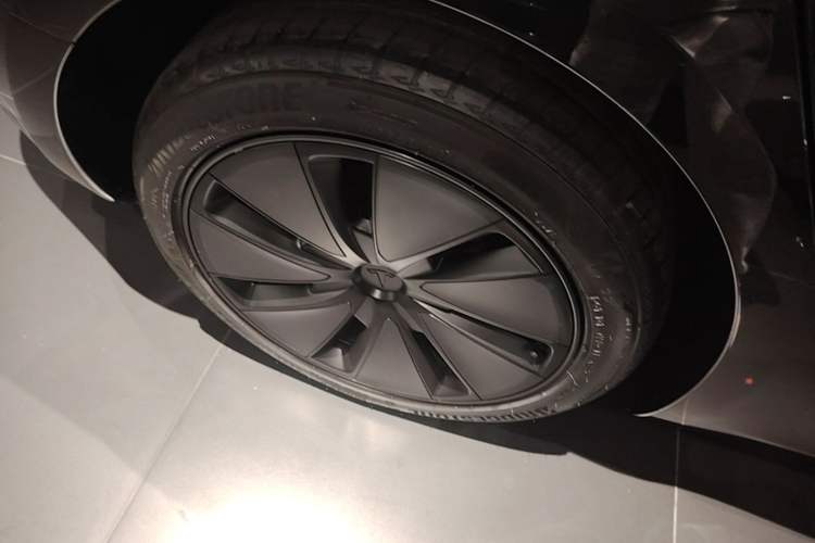 Used Tesla Model 3 2025 Model Revised Long-Range Rear-Wheel-Drive Version Right Rear Wheel Hub