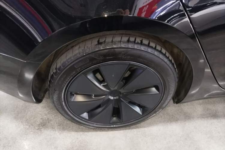 Used Tesla Model 3 2025 Rear-Wheel-Drive Version Right Rear Wheel Hub