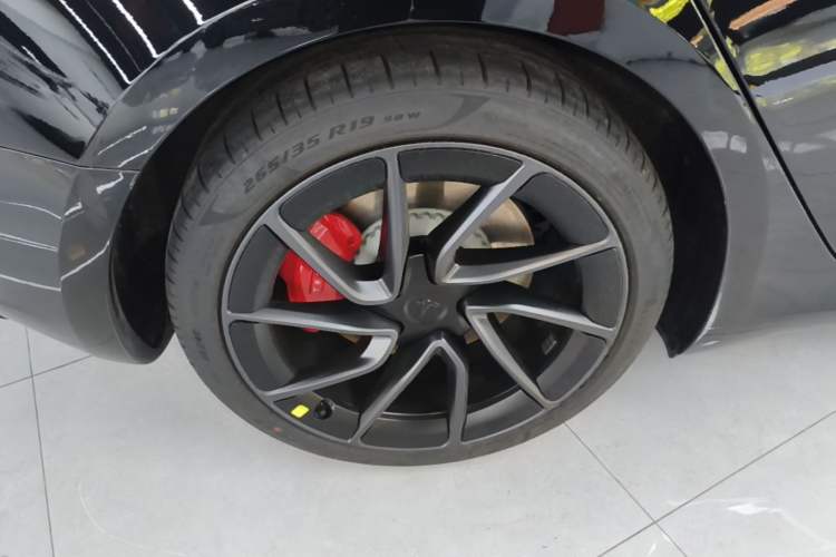 Used Tesla Model 3 2025 Model Revised High-Performance All-Wheel-Drive Version Right Rear Wheel Hub