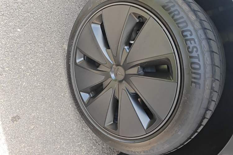 Used Tesla Model 3 2025 Rear-Wheel-Drive Version Right Rear Wheel Hub