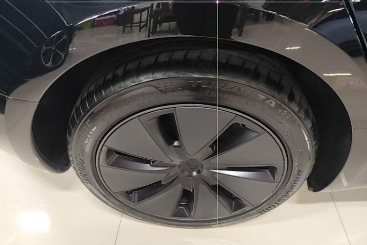 Used Tesla Model 3 2025 Model Revised Rear-Wheel-Drive Version Right Rear Wheel Hub