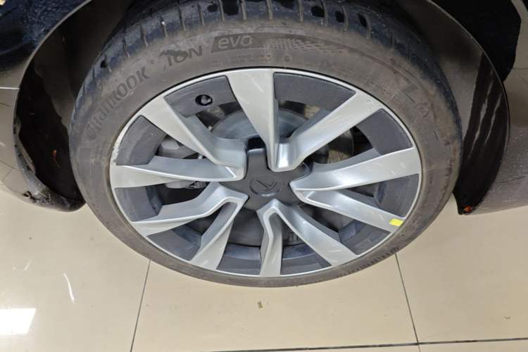 Used Tesla Model 3 2025 Model Revised Rear-Wheel-Drive Version Right Rear Wheel Hub