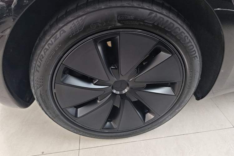 Used Tesla Model 3 2025 Rear-Wheel-Drive Version Right Rear Wheel Hub
