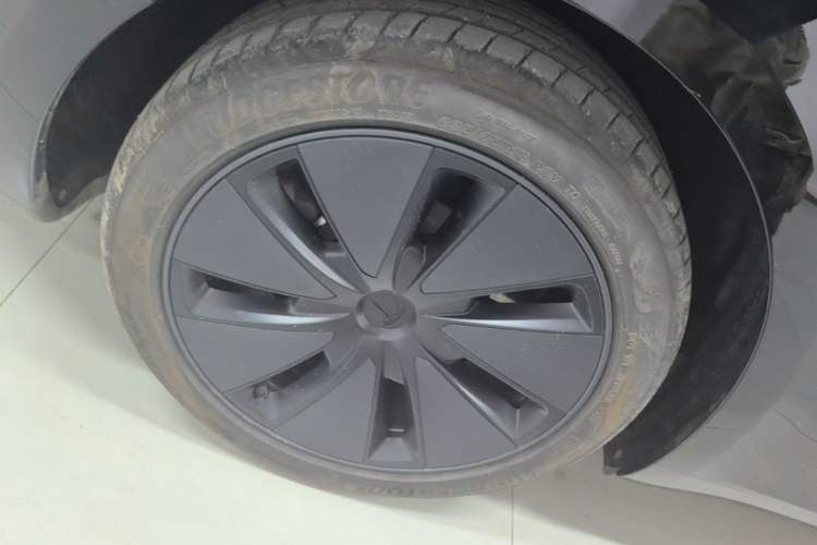 Used Tesla Model 3 2025 Model Revised Rear-Wheel-Drive Version Right Rear Wheel Hub