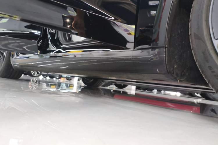Used Tesla Model 3 2025 Model Revised High-Performance All-Wheel-Drive Version Right Side Sill