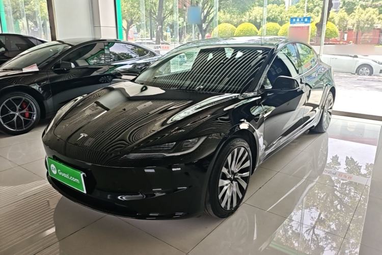 Tesla Model 3 2025 Rear-Wheel-Drive Version
