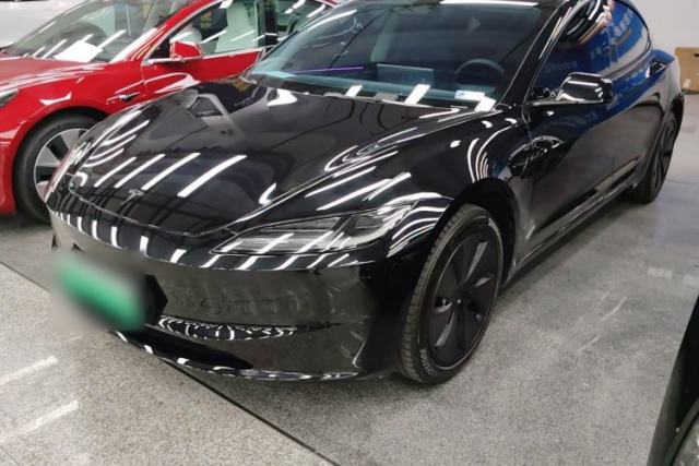 Używany Tesla Model 3 2025 Model Revised Rear-Wheel-Drive Version