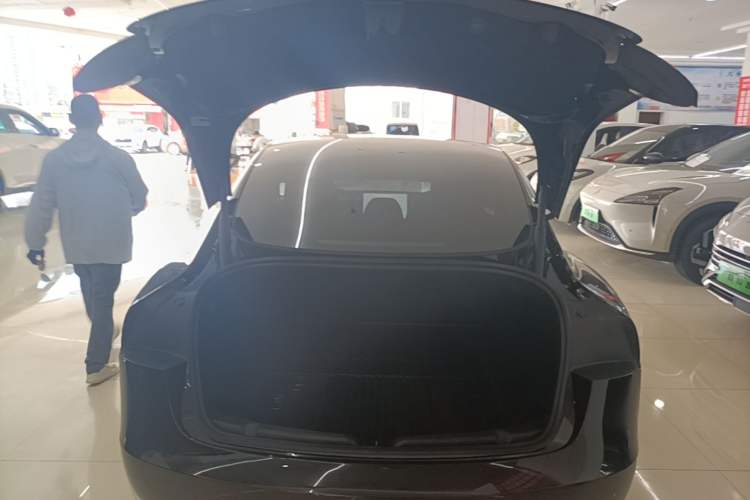 Used Tesla Model 3 2025 Long-Range All-Wheel-Drive Version Trunk