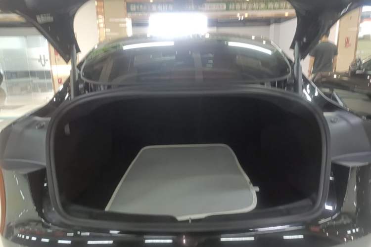 Used Tesla Model 3 2025 Rear-Wheel-Drive Version Trunk