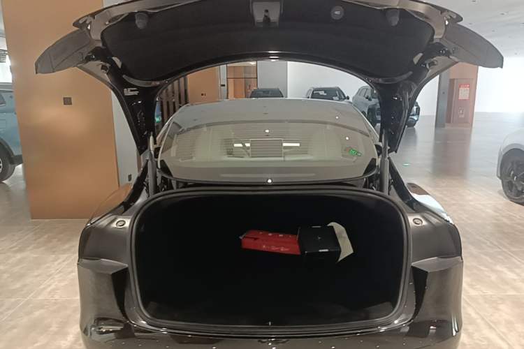 Used Tesla Model 3 2025 Model Revised Long-Range Rear-Wheel-Drive Version Trunk