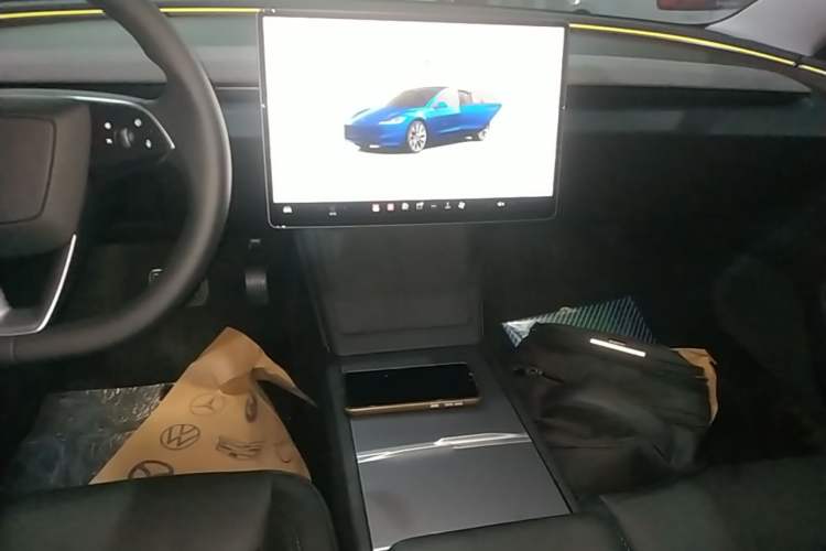 Used Tesla Model 3 2025 Rear-Wheel-Drive Version Audio And AC Panel