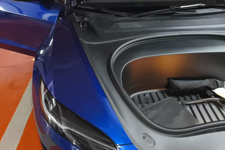 Used Tesla Model 3 2025 Model High-Performance All-Wheel-Drive Version Engine Bay Right