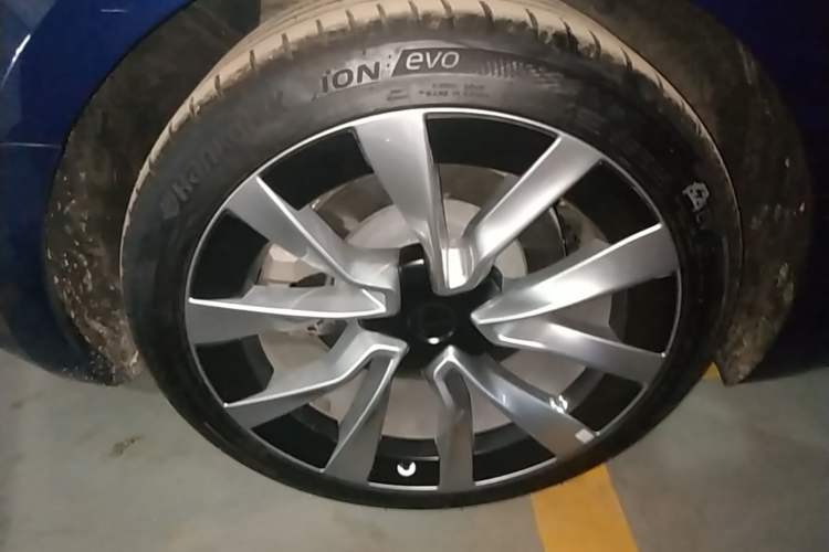 Used Tesla Model 3 2025 Rear-Wheel-Drive Version Exterior 3