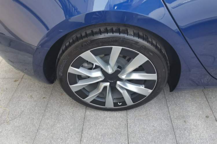 Used Tesla Model 3 2025 Rear-Wheel-Drive Version Exterior 3