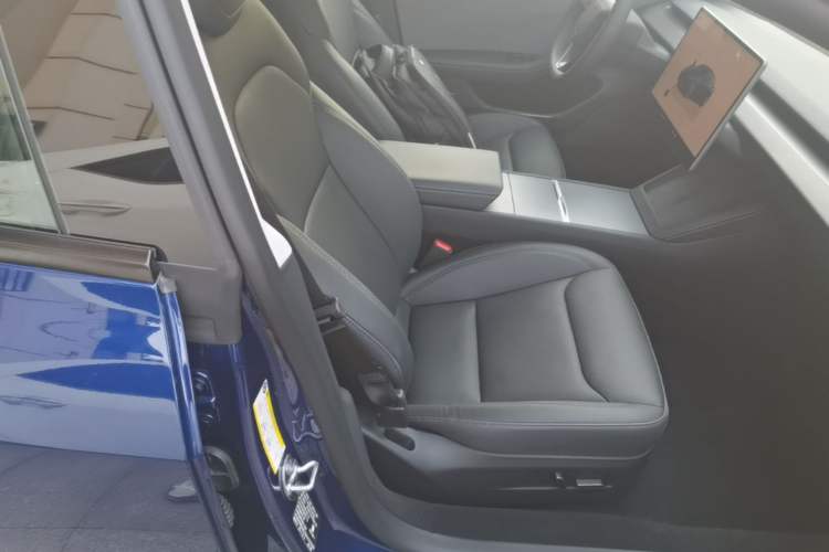 Used Tesla Model 3 2025 Rear-Wheel-Drive Version Right Front Seat
