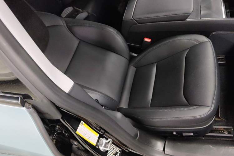 Used Tesla Model 3 2025 Model Long-Range Rear-Wheel-Drive Version Right Front Seat