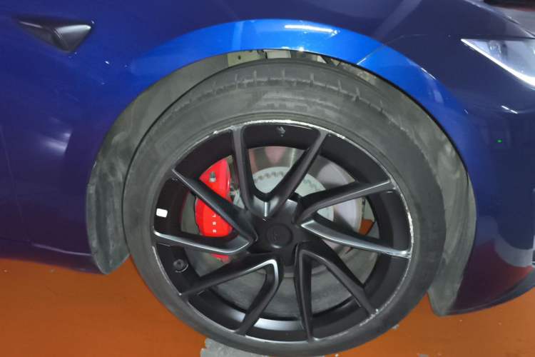 Used Tesla Model 3 2025 Model High-Performance All-Wheel-Drive Version Right Front Wheel Hub
