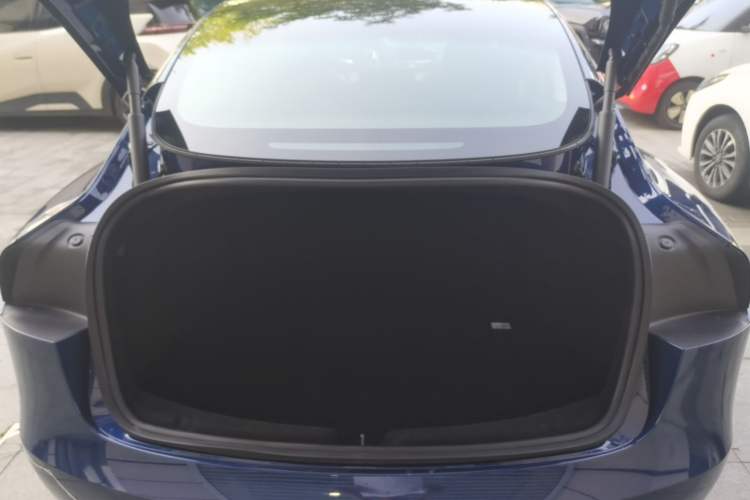 Used Tesla Model 3 2025 Rear-Wheel-Drive Version Trunk