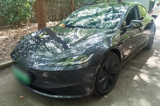 Używany Tesla Model 3 2025 Rear-Wheel-Drive Version