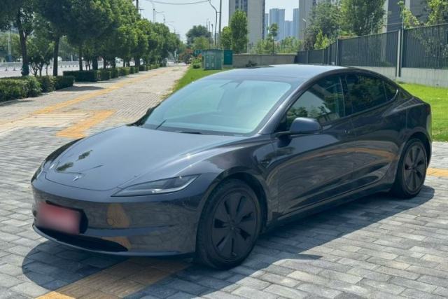 Ojetý Tesla Model 3 2025 Rear-Wheel-Drive Version