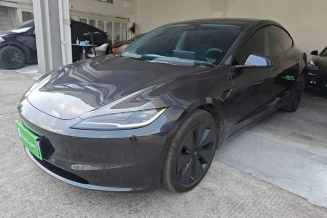 Ojetý Tesla Model 3 2025 Rear-Wheel-Drive Version