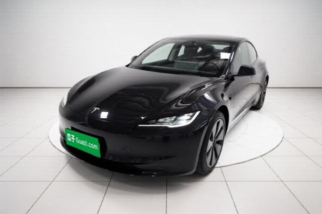 Używany Tesla Model 3 2025 Rear-Wheel-Drive Version