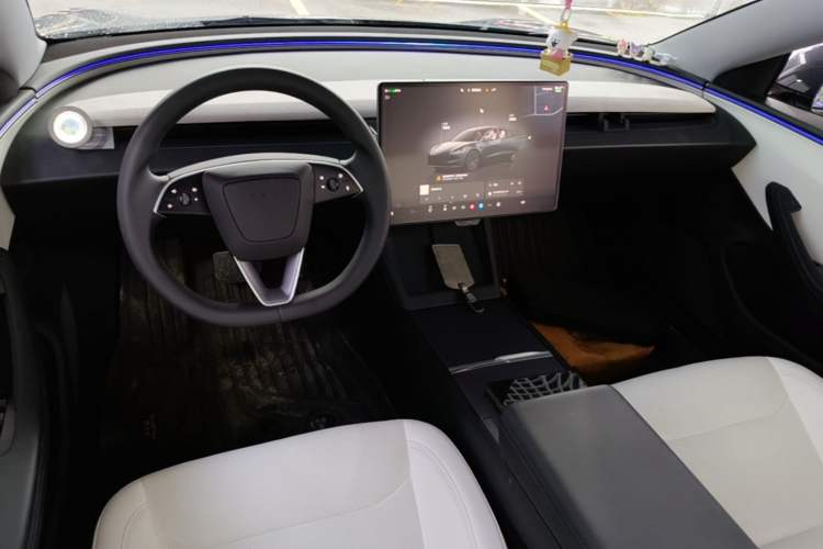 Used Tesla Model 3 2025 Long-Range All-Wheel-Drive Version Center Console