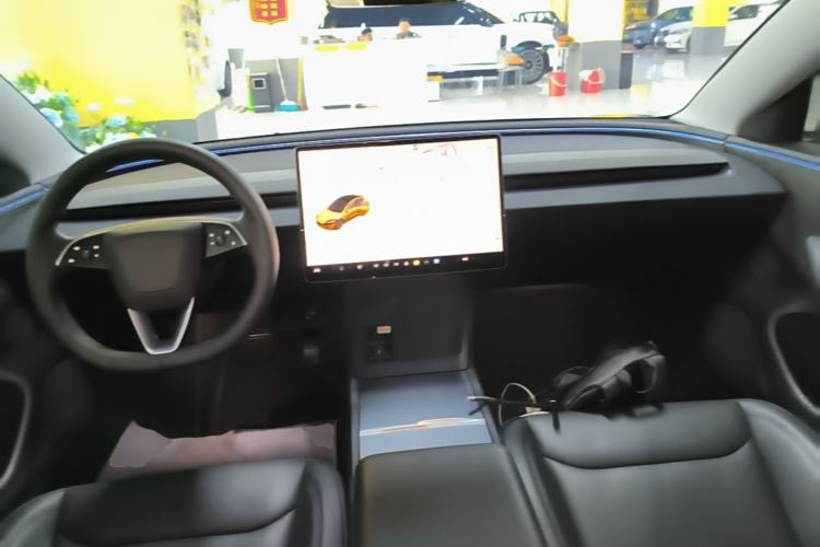 Used Tesla Model 3 2025 Long-Range All-Wheel-Drive Version Center Console