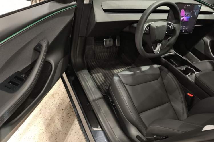 Used Tesla Model 3 2025 Rear-Wheel-Drive Version Driver Seat