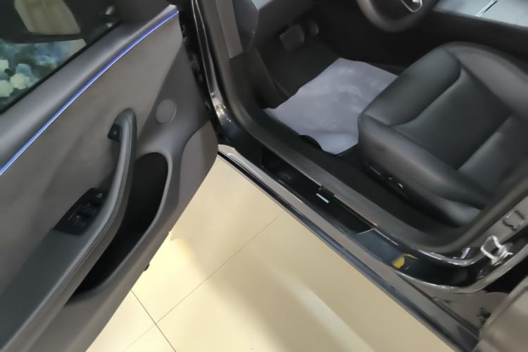 Used Tesla Model 3 2025 Long-Range All-Wheel-Drive Version Driver Seat