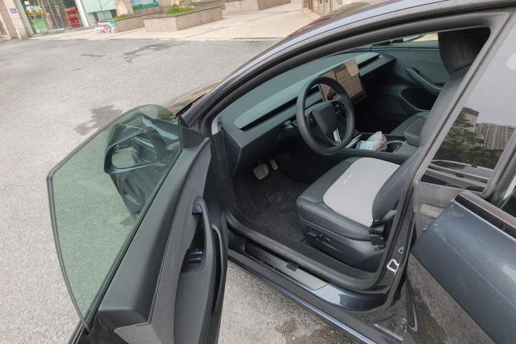 Used Tesla Model 3 2025 Model Revised Long-Range Rear-Wheel-Drive Version Driver Seat