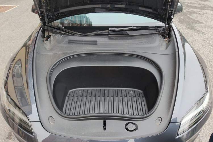 Used Tesla Model 3 2025 Model Revised Long-Range Rear-Wheel-Drive Version Engine Bay
