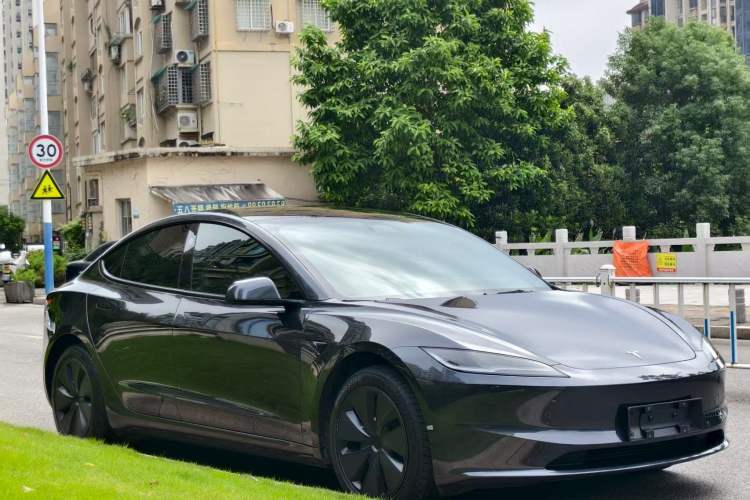 Used Tesla Model 3 2025 Rear-Wheel-Drive Version Exterior 1