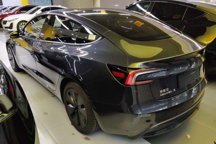 Used Tesla Model 3 2025 Rear-Wheel-Drive Version Exterior 2