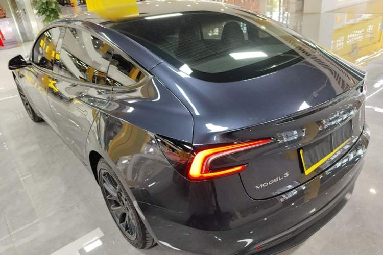 Used Tesla Model 3 2025 Rear-Wheel-Drive Version Exterior 2
