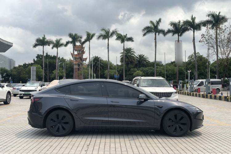 Used Tesla Model 3 2025 Rear-Wheel-Drive Version Exterior 2