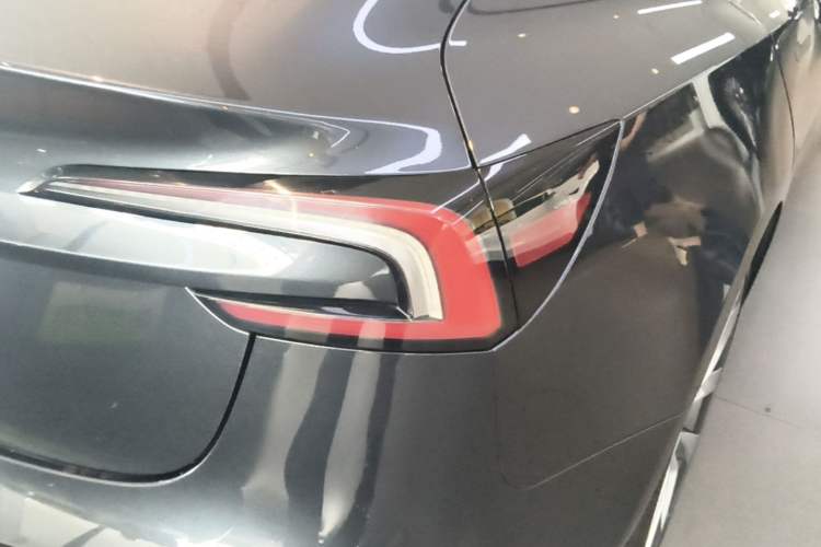 Used Tesla Model 3 2025 Rear-Wheel-Drive Version Exterior 3