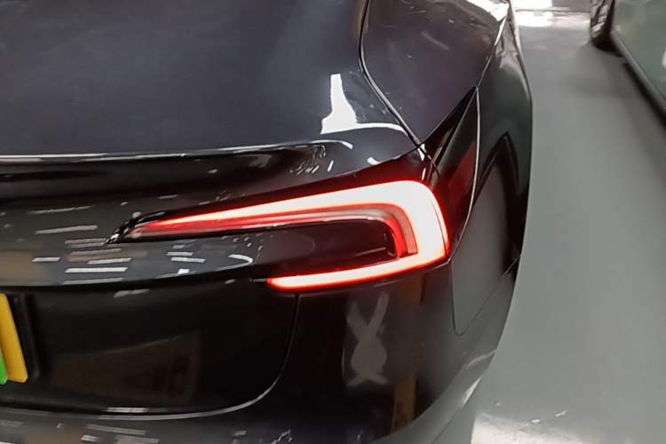 Used Tesla Model 3 2025 Rear-Wheel-Drive Version Exterior 3