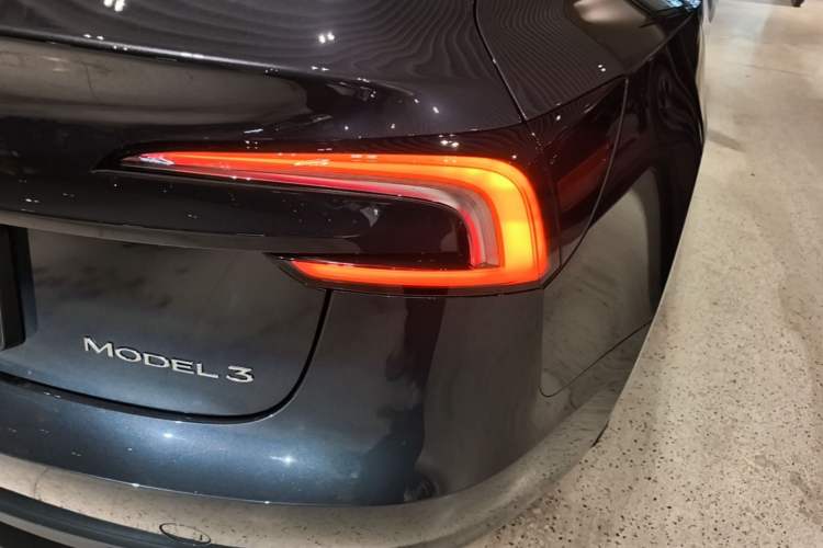 Used Tesla Model 3 2025 Rear-Wheel-Drive Version Exterior 3