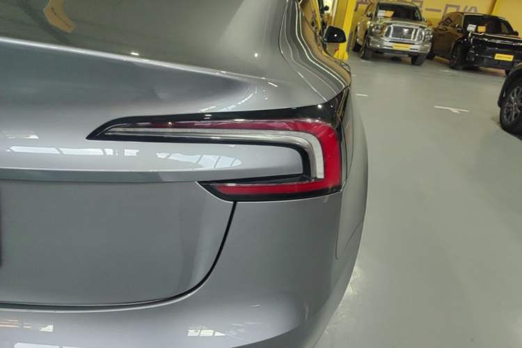 Used Tesla Model 3 2025 Rear-Wheel-Drive Version Exterior 3