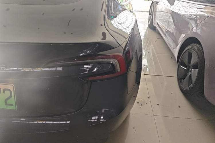 Used Tesla Model 3 2025 Rear-Wheel-Drive Version Exterior 3