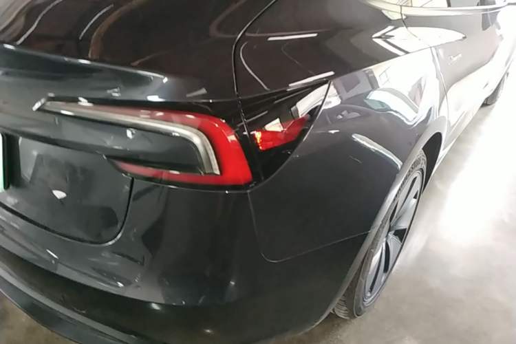 Used Tesla Model 3 2025 Rear-Wheel-Drive Version Exterior 3