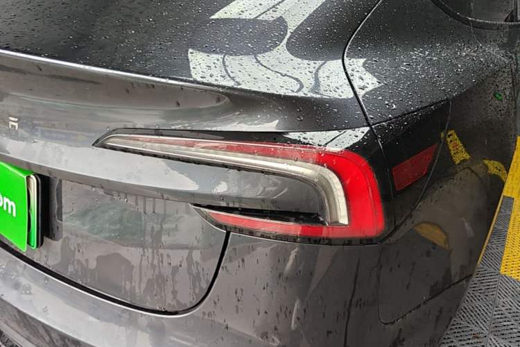 Used Tesla Model 3 2025 Rear-Wheel-Drive Version Exterior 3